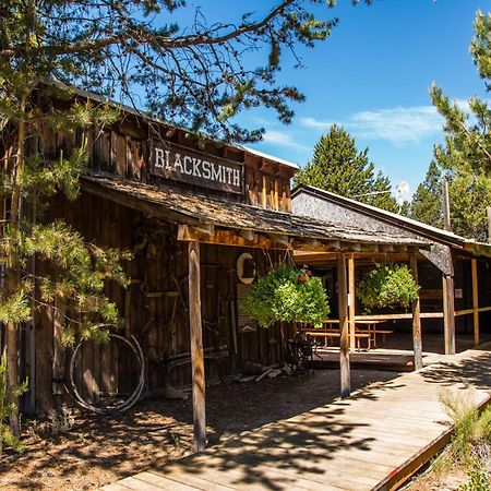 Bend-Sunriver Camping Resort 24 Ft. Yurt 16 Bagian luar foto