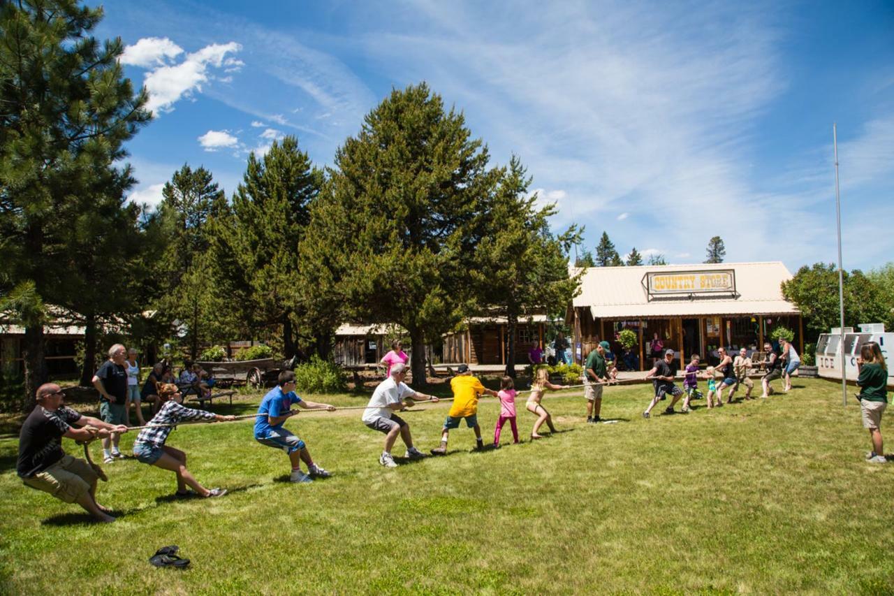 Bend-Sunriver Camping Resort 24 Ft. Yurt 16 Bagian luar foto