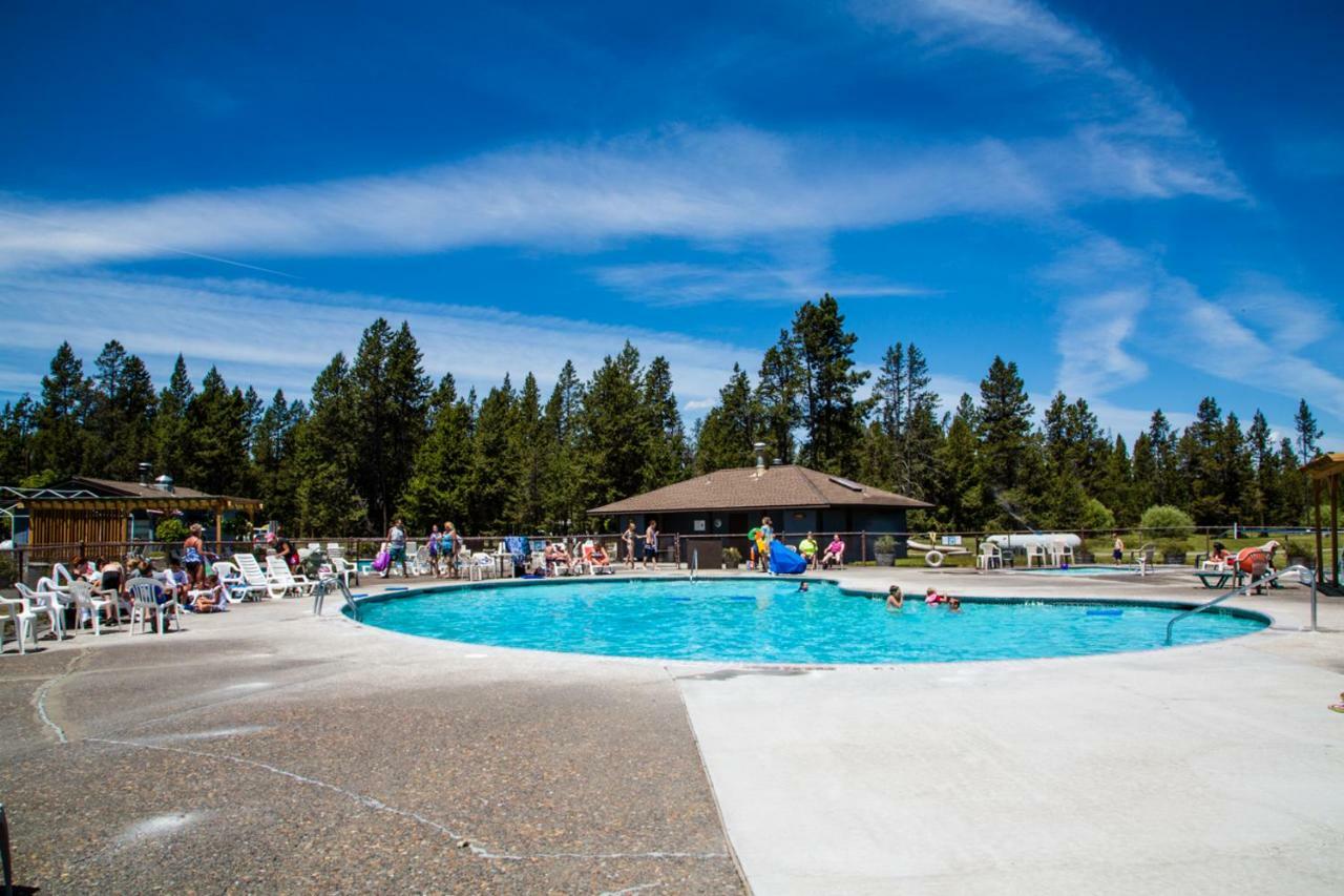 Bend-Sunriver Camping Resort 24 Ft. Yurt 16 Bagian luar foto