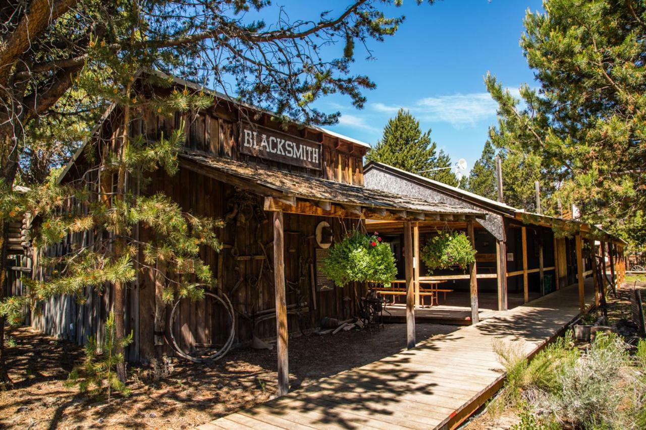 Bend-Sunriver Camping Resort 24 Ft. Yurt 16 Bagian luar foto